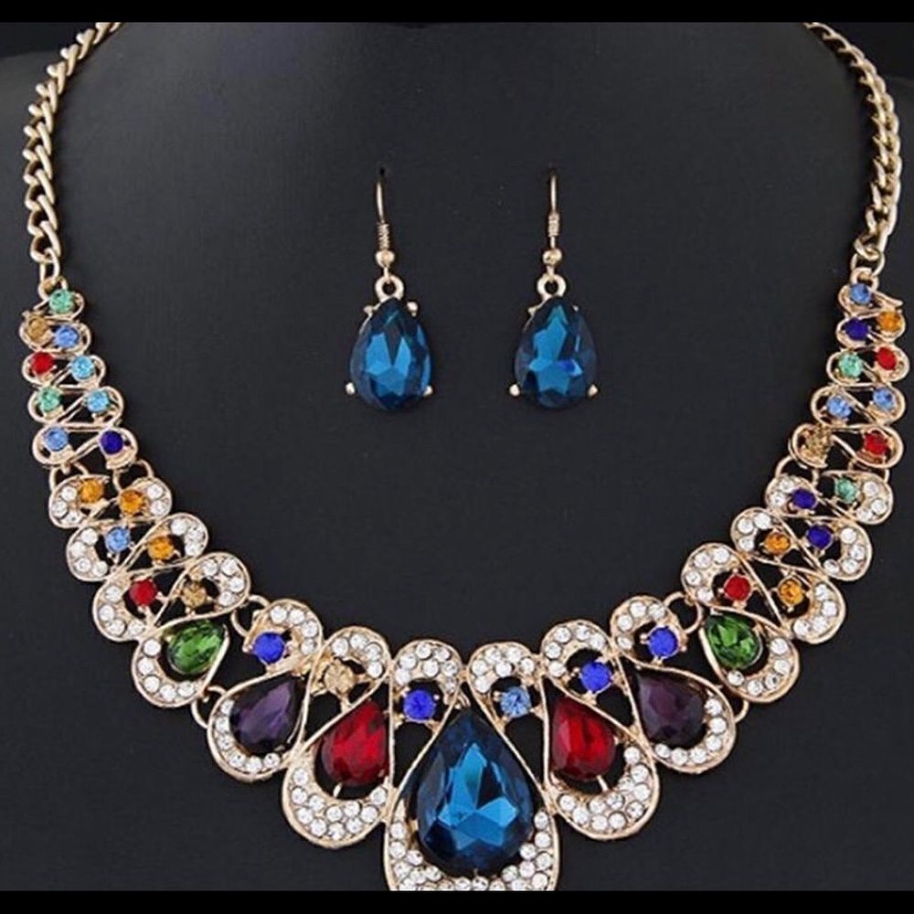 💙 New sparkling ✨ bib statement necklace with beautiful colored crystals 💙